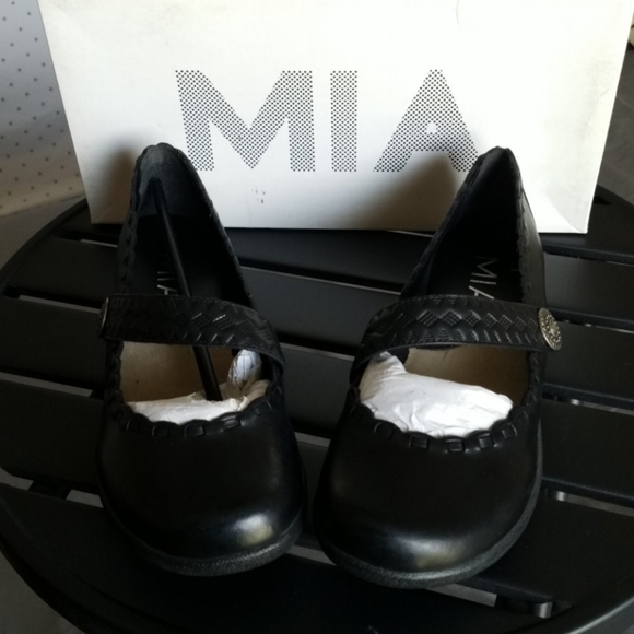 MIA Slip on black leather shoes size 6 - Picture 8 of 8